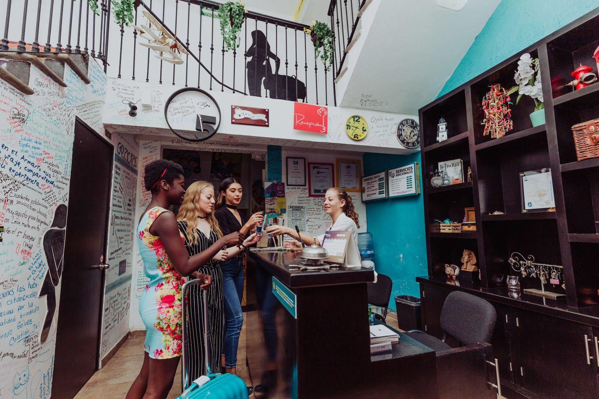 Hostal El Armario Леон Екстериор снимка